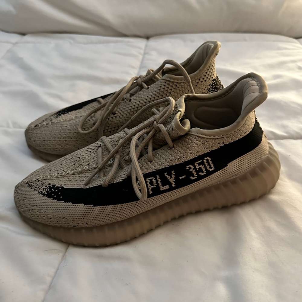 Yeezy INSPIRED men’s size 7 or women’s size 8.5-9 - READ DESCRIPTION